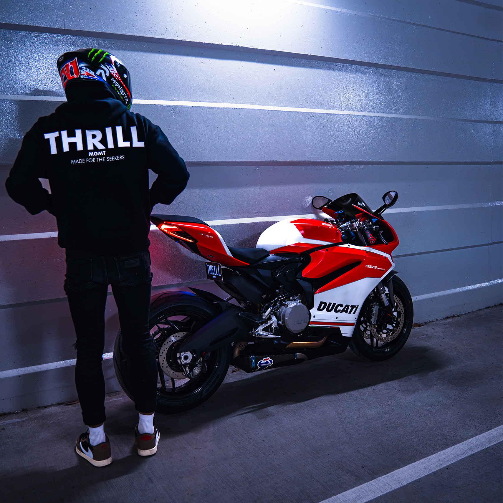 COLECTIVO CORE - SUDADERA CON CAPUCHA